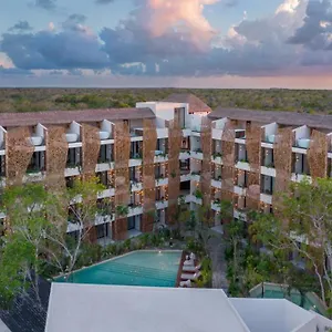 Jade Tulum